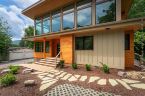 Skyview Oasis Modern Build 1 Mile from Downtown Black Mtn!